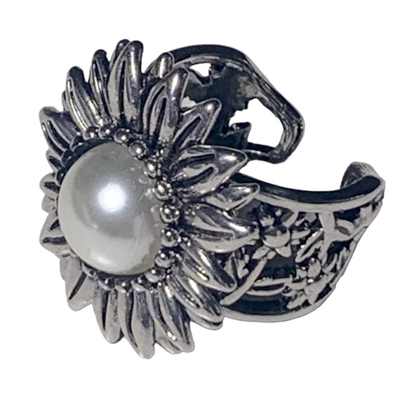 ADJUSTABLE SILVER PLATED PEARL 
SUNFLOWER  RING SZ 6.5 - Picture 3 of 6